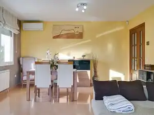 Sala d'estar de Casa o xalet en venda en Caldes de Malavella amb Aire condicionat, Calefacció i Jardí privat