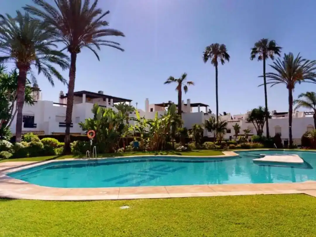 Jardín de Casa adosada en venta en Marbella con Aire acondicionado, Jardín privado y Piscina