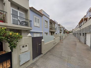 Casa a schiera con balcone in vendita a Calle los Principes 9