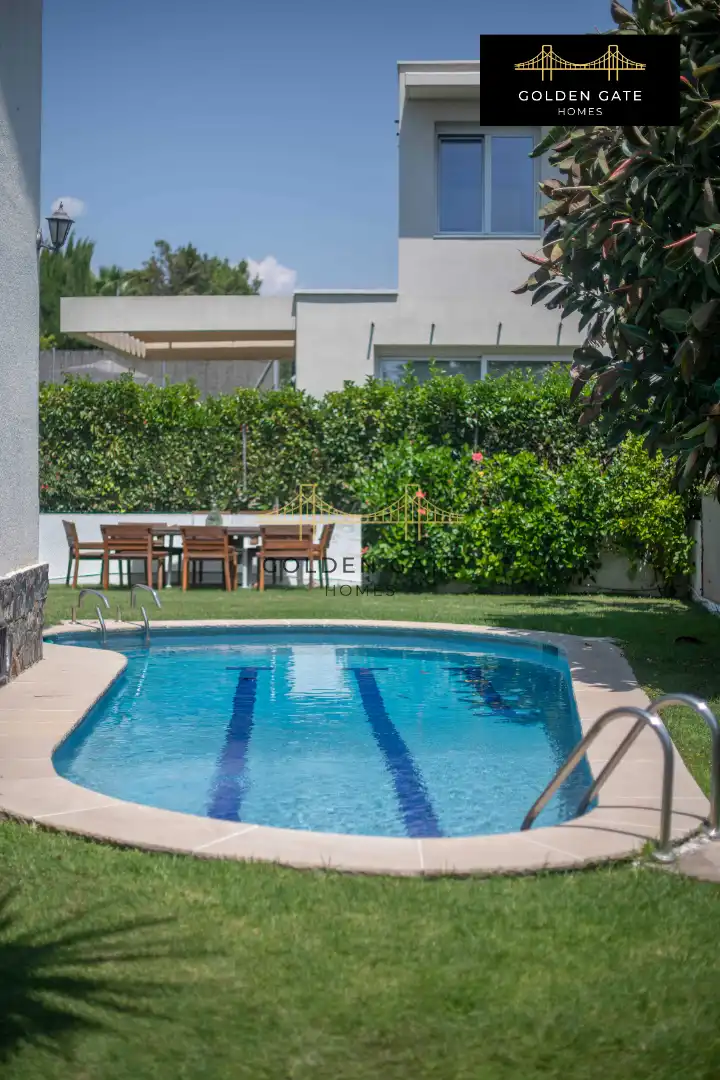 Piscina de Casa o xalet en venda en El Masnou amb Aire condicionat, Calefacció i Jardí privat