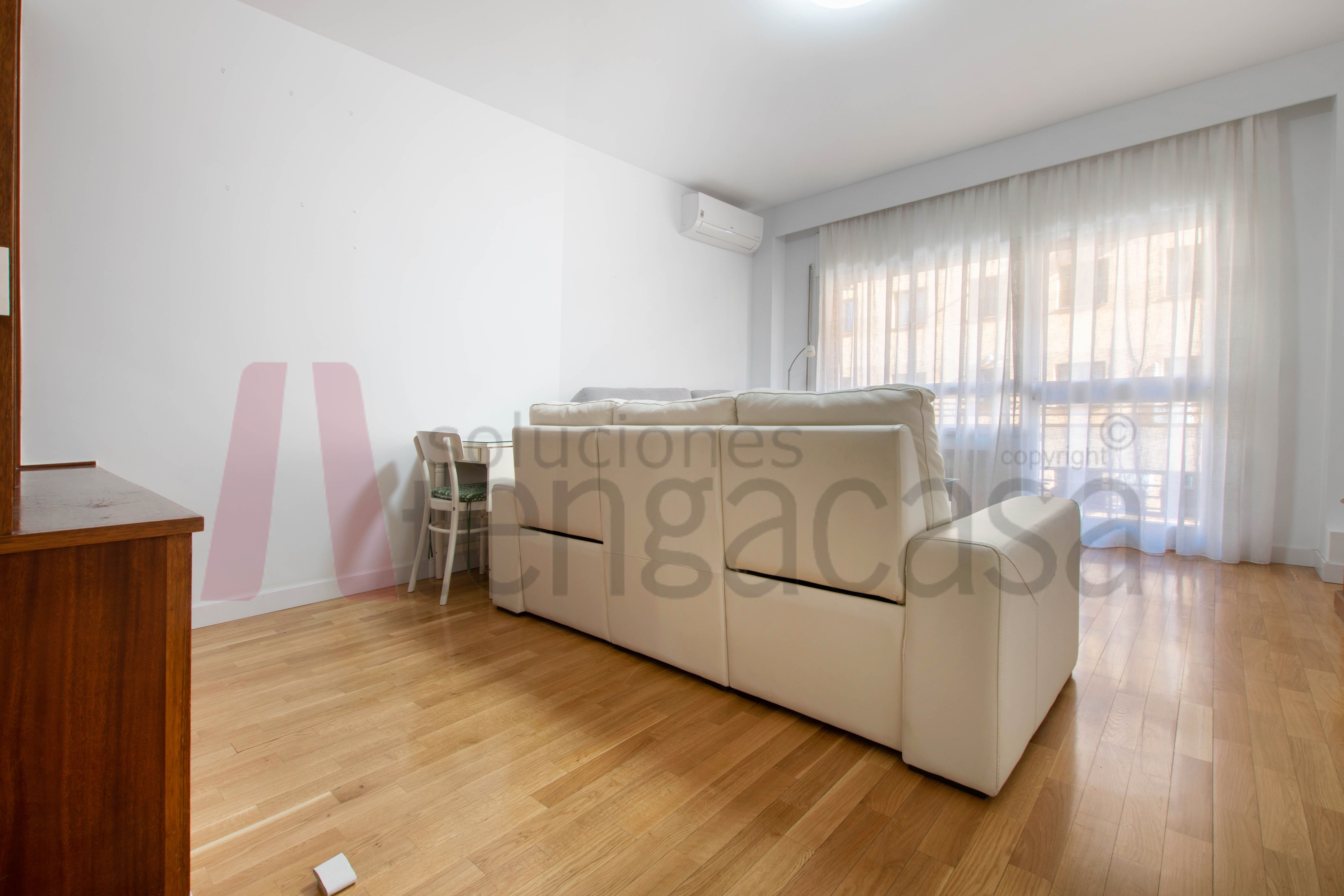 Sala d'estar de Pis de lloguer en  Madrid Capital amb Aire condicionat, Parquet i Terrassa