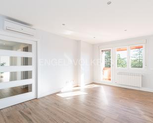 Sala d'estar de Apartament de lloguer en Majadahonda amb Aire condicionat, Calefacció i Jardí privat