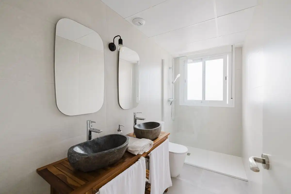 Badezimmer von Dachboden zum Verkauf in Rincón de la Victoria mit Klimaanlage, Heizung und Terrasse