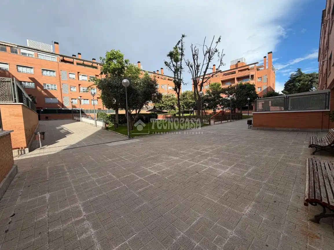 Vista exterior de Pis en venda en Madrid amb Traster