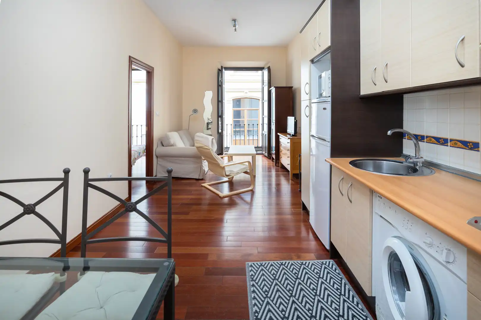 Living room of Flat for rent in Granada  with Air Conditioner, Heating and Parquet flooring
