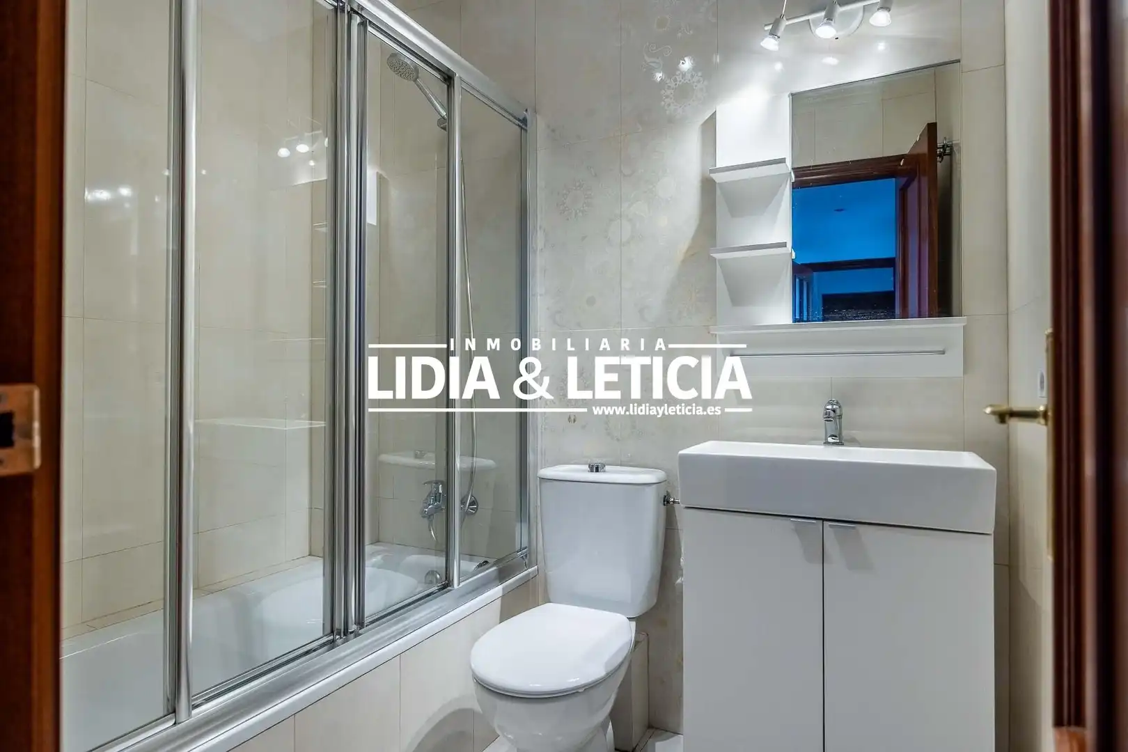 Baño de Piso en venta en Alcalá de Guadaira con Aire acondicionado