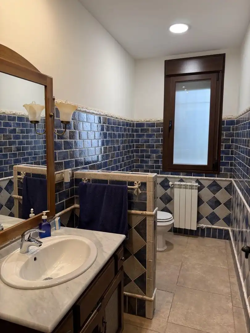 Baño de Finca rústica en venta en Colomera con Calefacción, Terraza y Piscina