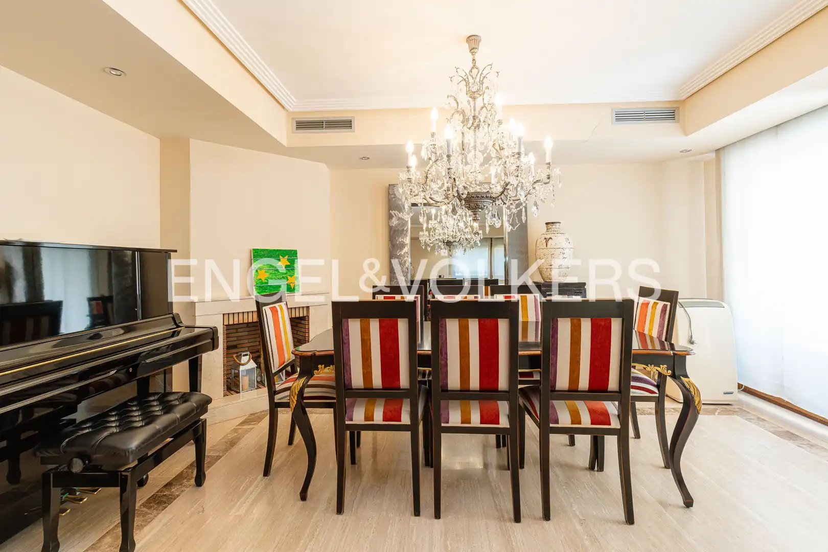 Comedor de Casa adosada en venta en Las Rozas de Madrid con Aire acondicionado, Calefacción y Jardín privado