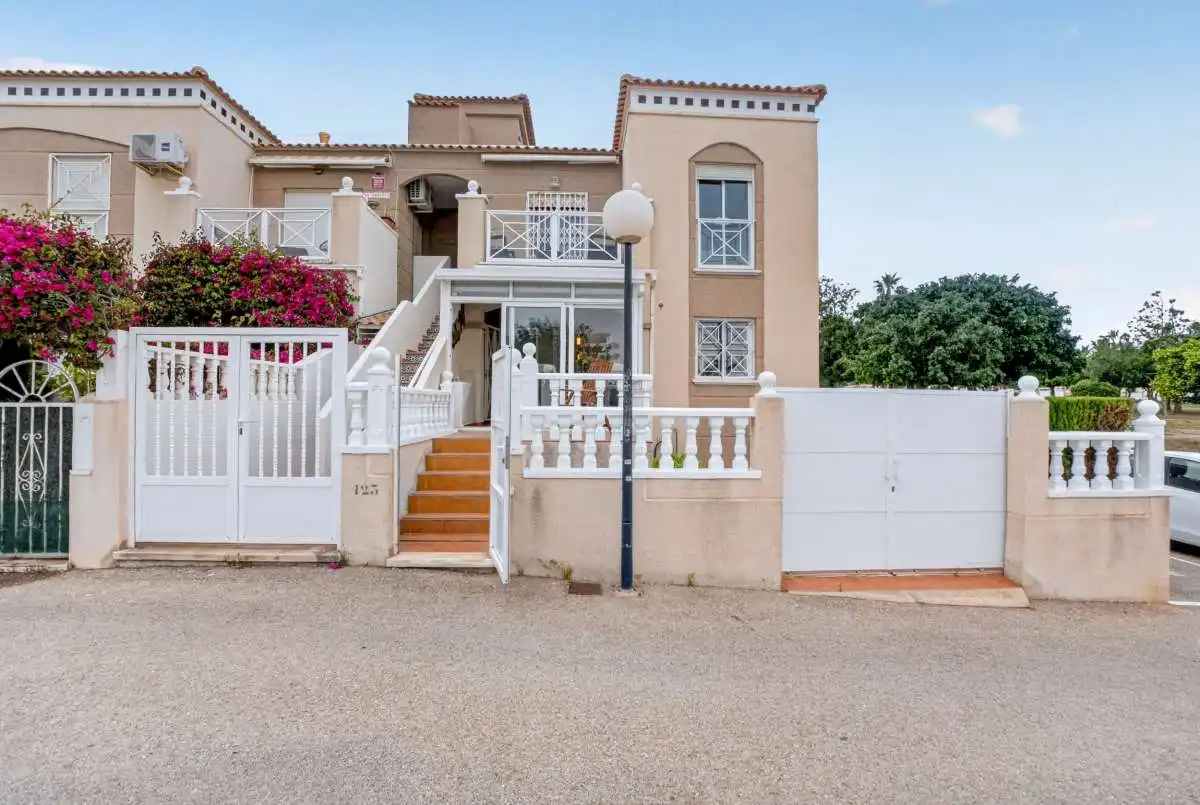 Exterior view of Ground floor for sale in Torrevieja  with Private garden, Furnished and Internet