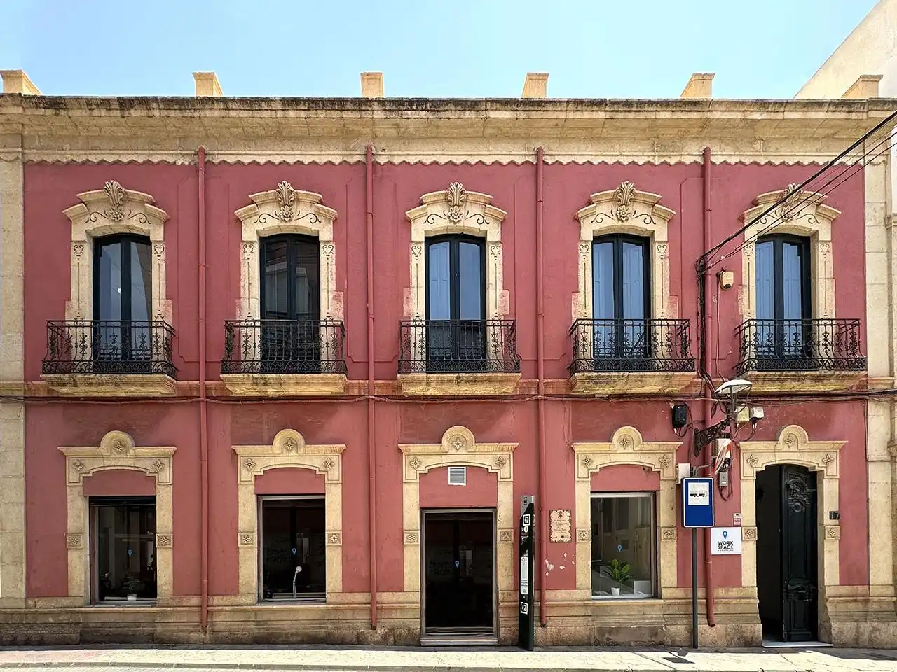 Vista exterior de Oficina de alquiler en Almería con Aire acondicionado, Calefacción y Amueblado
