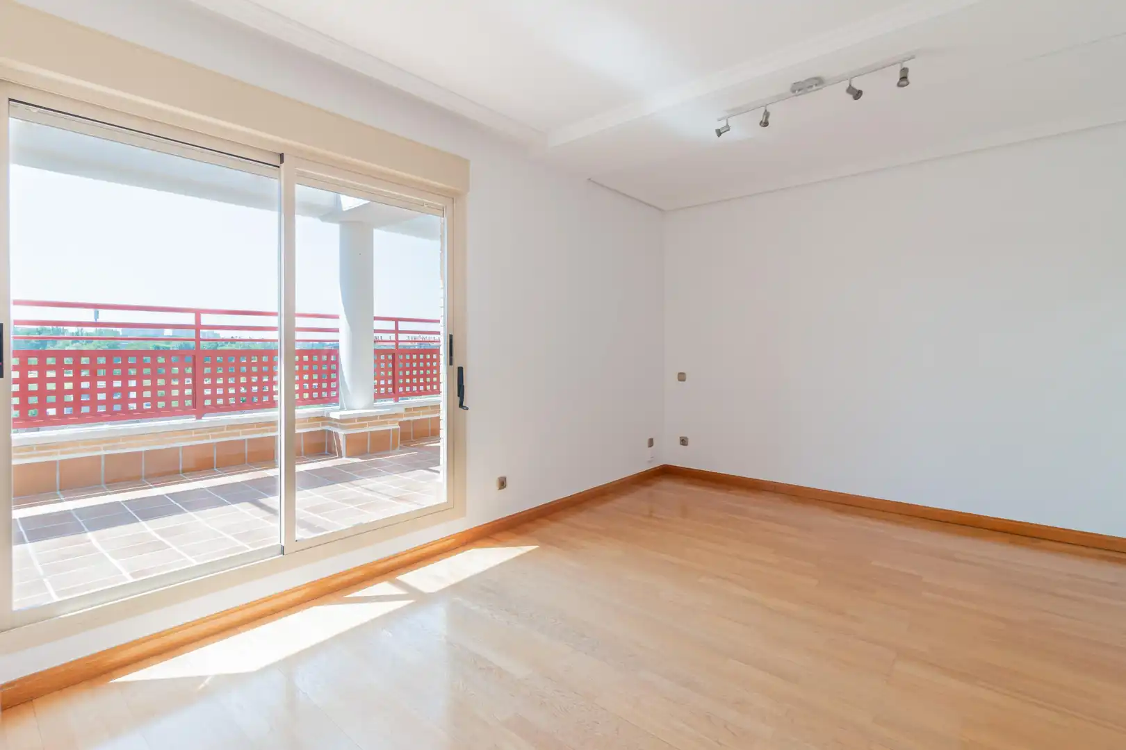 Habitación de Ático de alquiler en Madrid con Jardín privado, Parquet y Trastero
