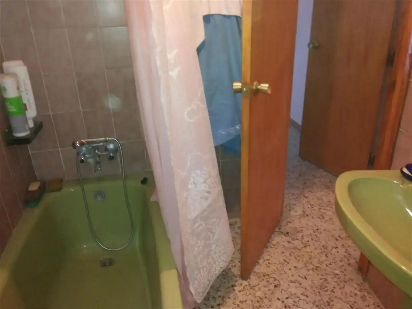 Baño de Casa adosada en venta en Castigaleu con Trastero, Amueblado y Balcón
