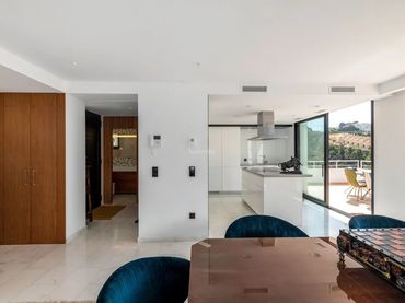 Casa con balcone in vendita a Calle Cornisa