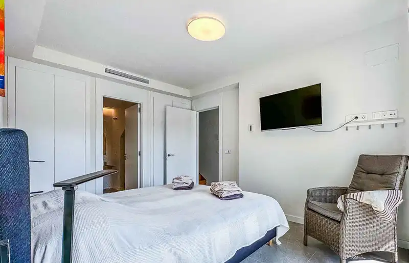 Schlafzimmer von Haus oder Chalet zum Verkauf in Marbella mit Klimaanlage, Heizung und Privatgarten