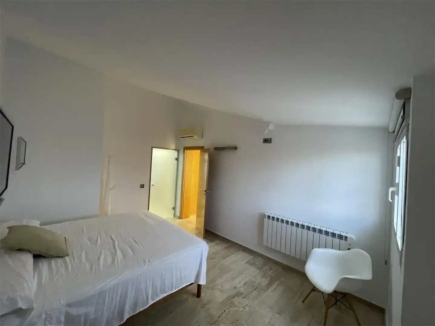 Dormitori de Casa o xalet en venda en Pilar de la Horadada amb Aire condicionat, Piscina i Balcó