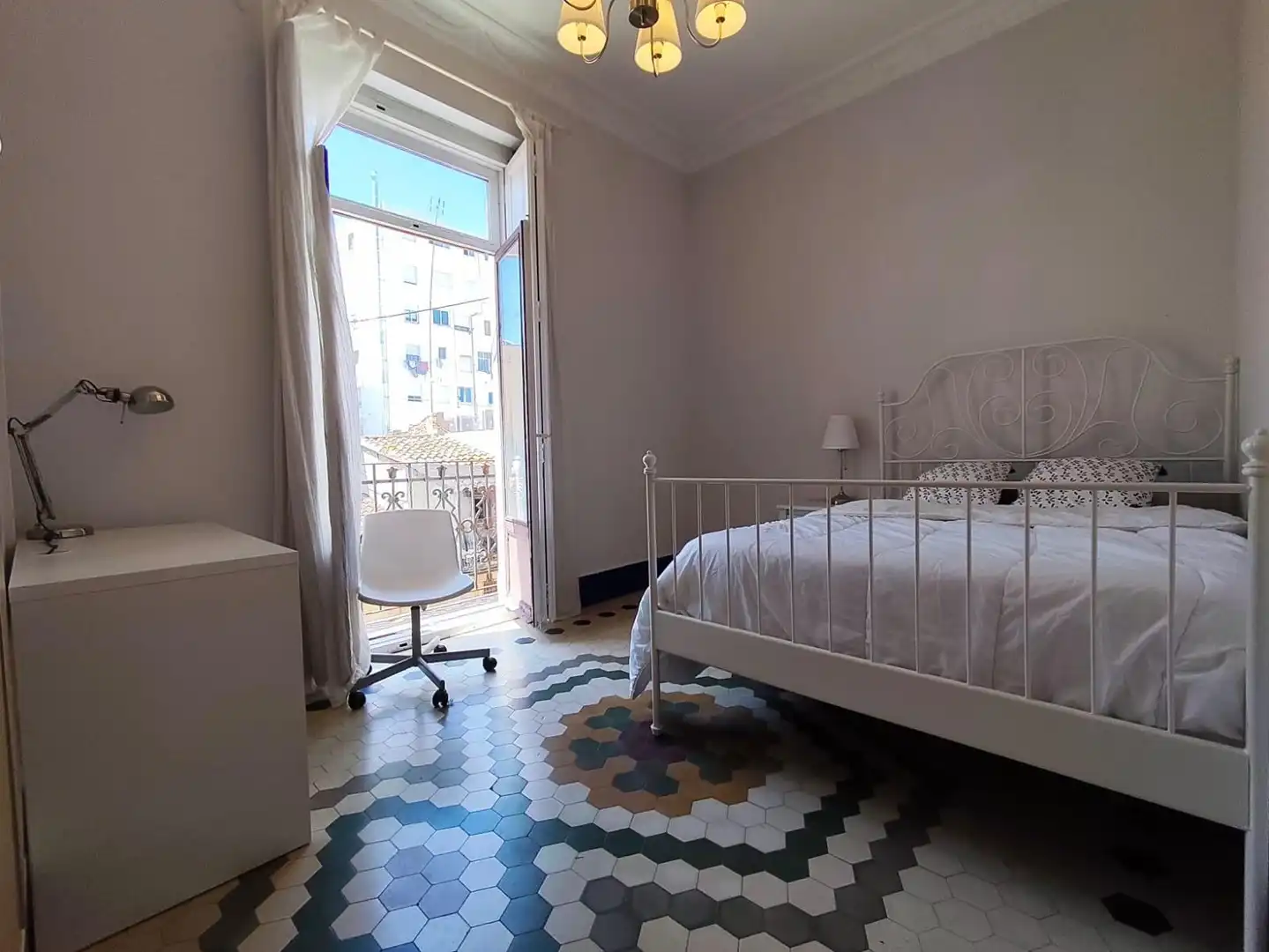 Schlafzimmer von Wohnung zur Miete in Valencia mit Klimaanlage, Möbliert und Balkon