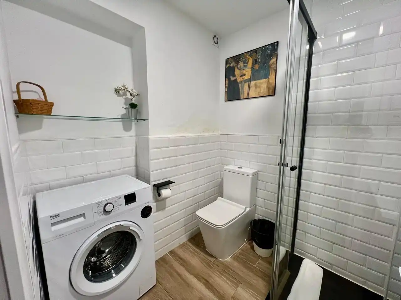 Bathroom of Ground floor for sale in Madrid  with Air Conditioner, Terrace and Furnished