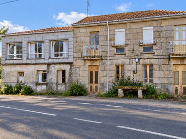 Casa amb jardí en venda a Piñor