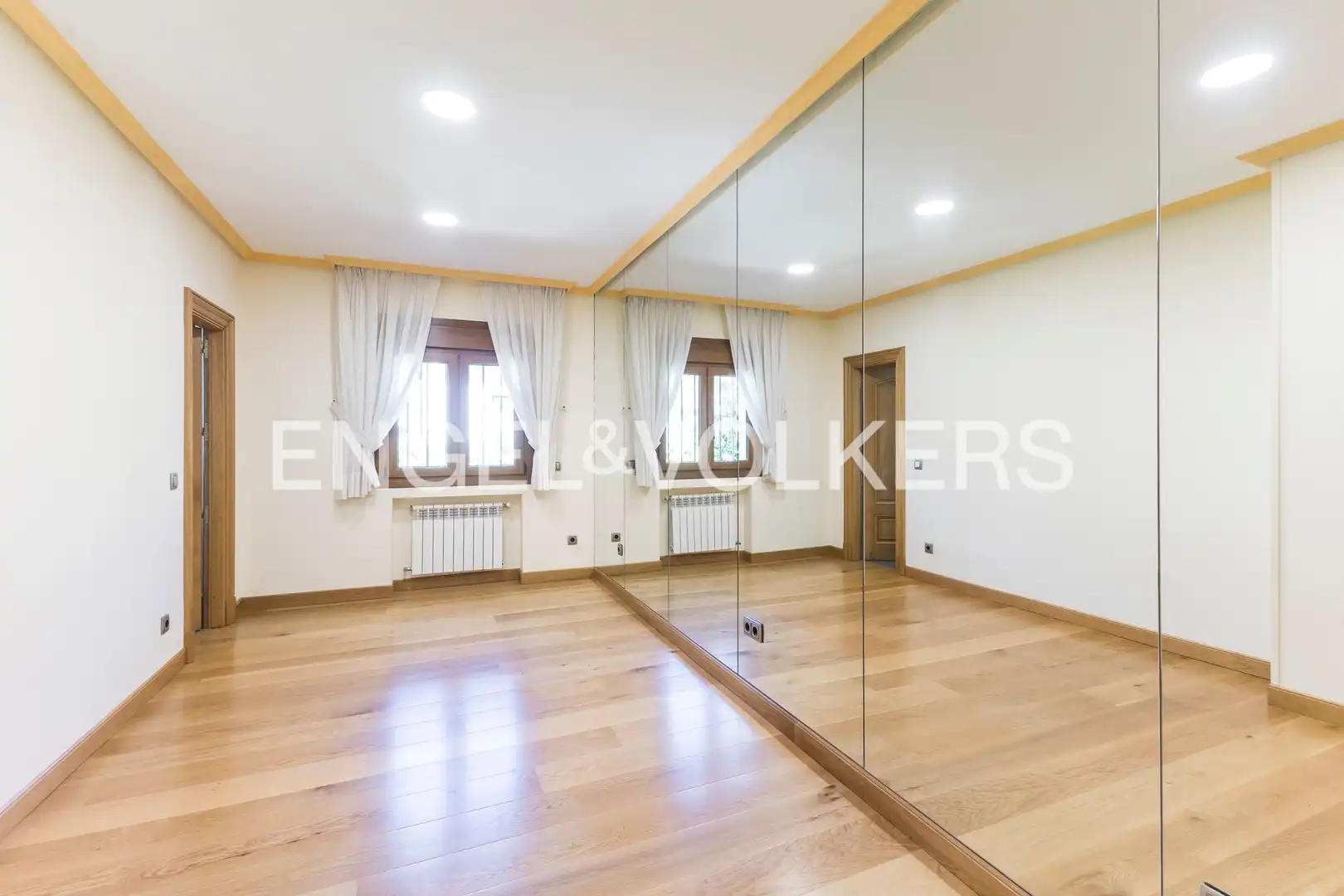 Houses for sale in Madrid  with Air Conditioner, Heating and Private garden