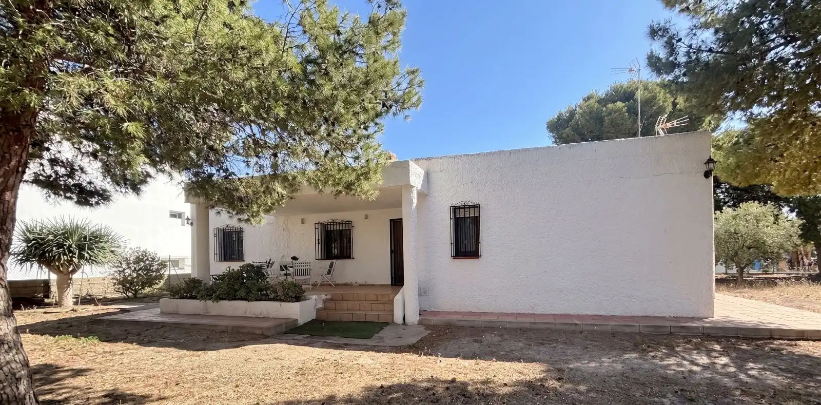 Vista exterior de Casa o chalet en venta en Almería con Aire acondicionado, Jardín privado y Terraza