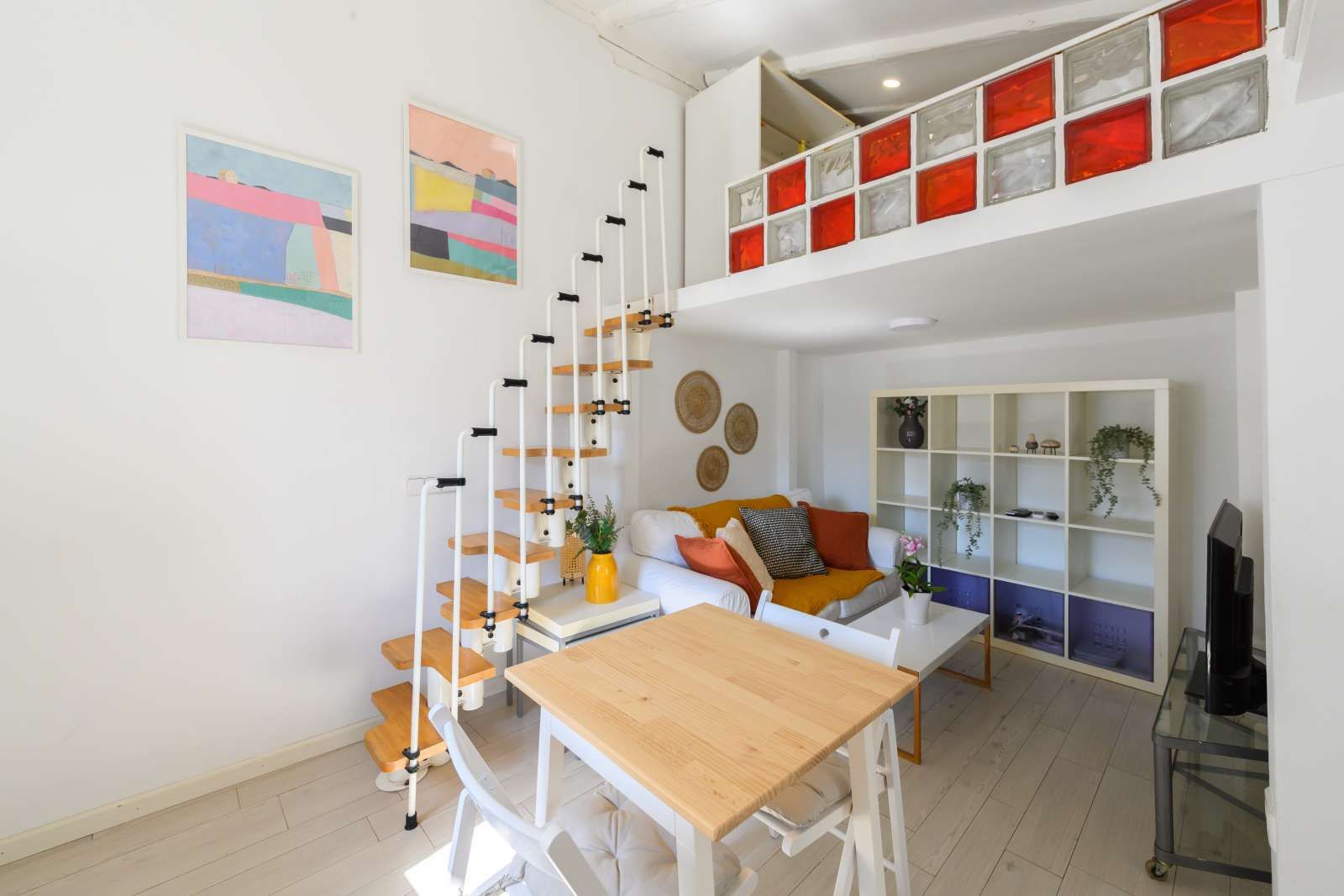 Living room of Study to share in  Madrid Capital  with Air Conditioner, Heating and Terrace