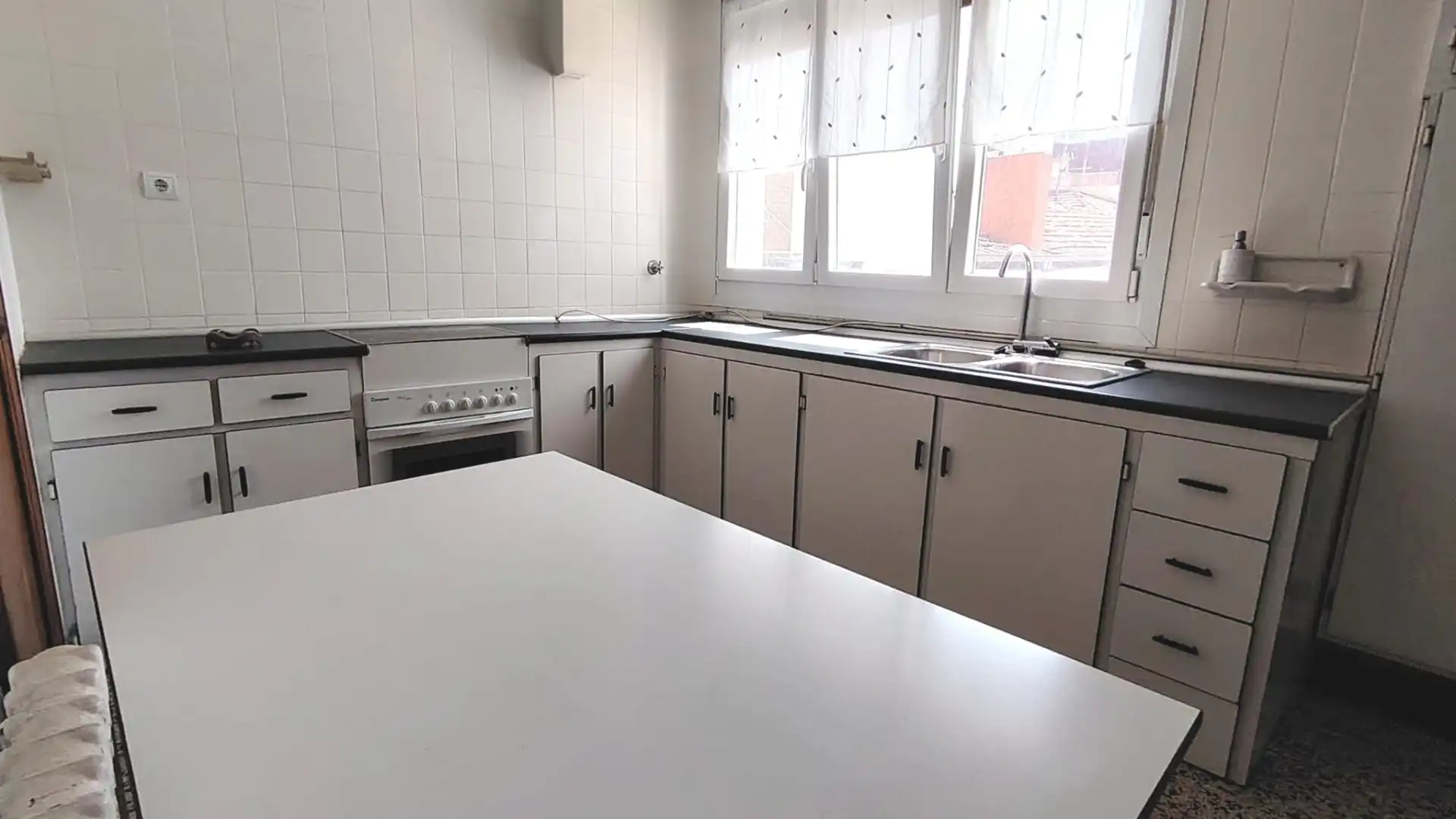 Cuina de Pis en venda en Bilbao  amb Calefacció, Moblat i Forn