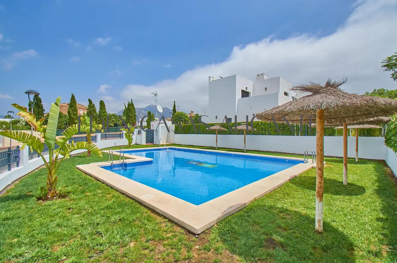 Piscina de Casa adosada en venta en Busot con Aire acondicionado, Calefacción y Jardín privado