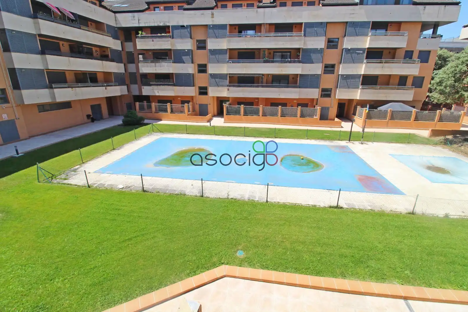 Piscina de Piso en venta en Yebes con Calefacción, Trastero y Piscina