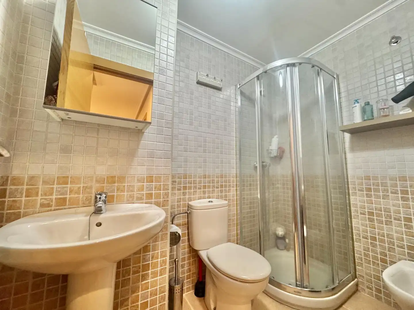 Baño de Piso en venta en Oviedo  con Calefacción