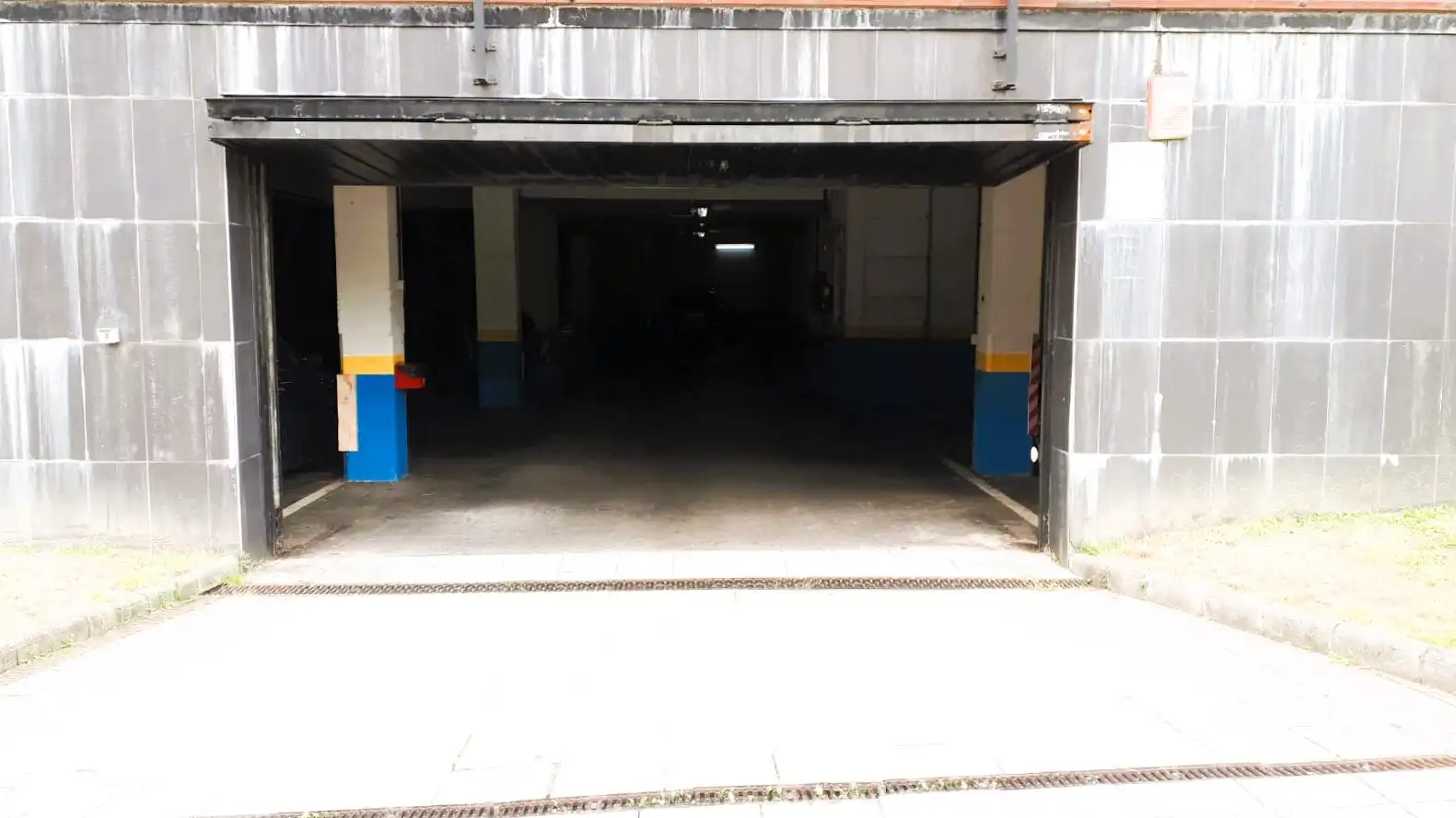 Parkplatz mit Aufzug zum Verkauf in Calle Hernán Cortés 1, imagen 2