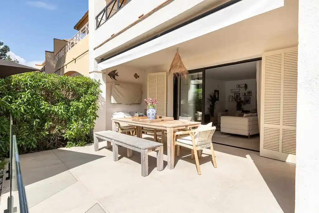 Terrasse von Einfamilien-Reihenhaus zum Verkauf in Pollença mit Klimaanlage, Heizung und Terrasse