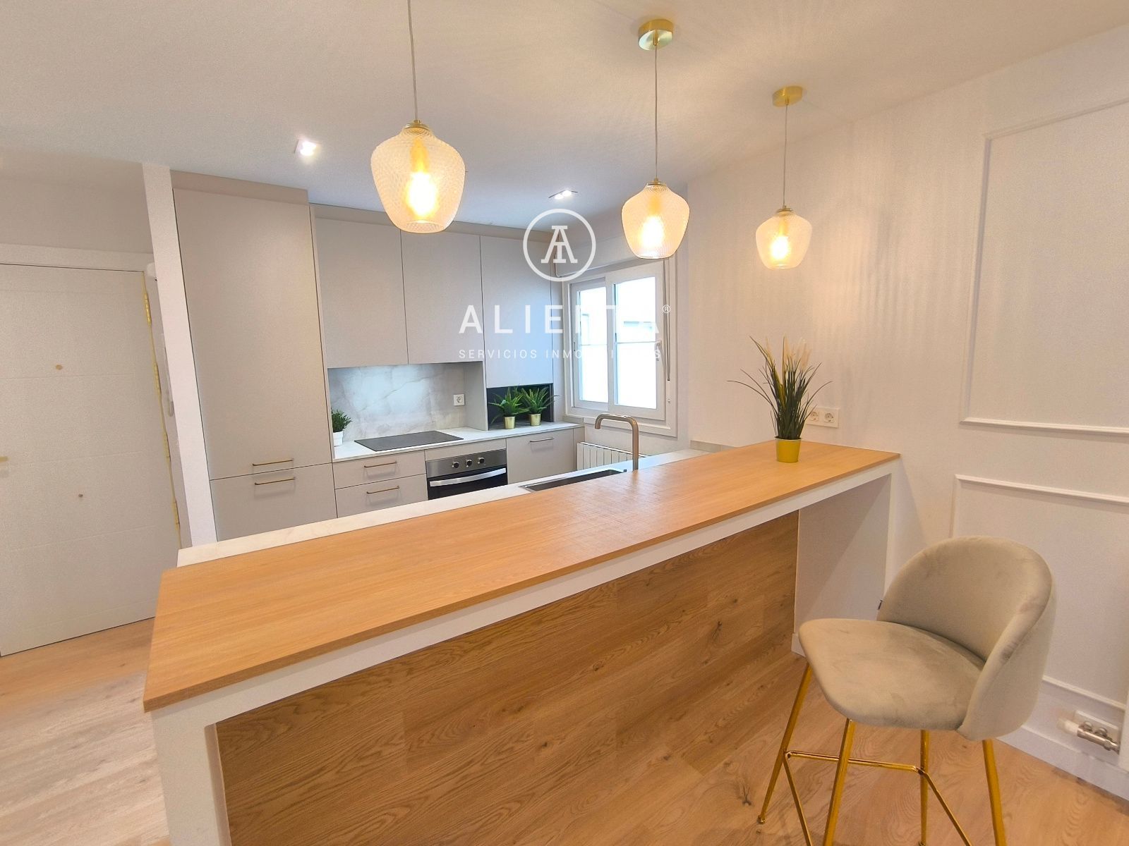 Kitchen of Flat for sale in  Zaragoza Capital  with Air Conditioner, Heating and Terrace