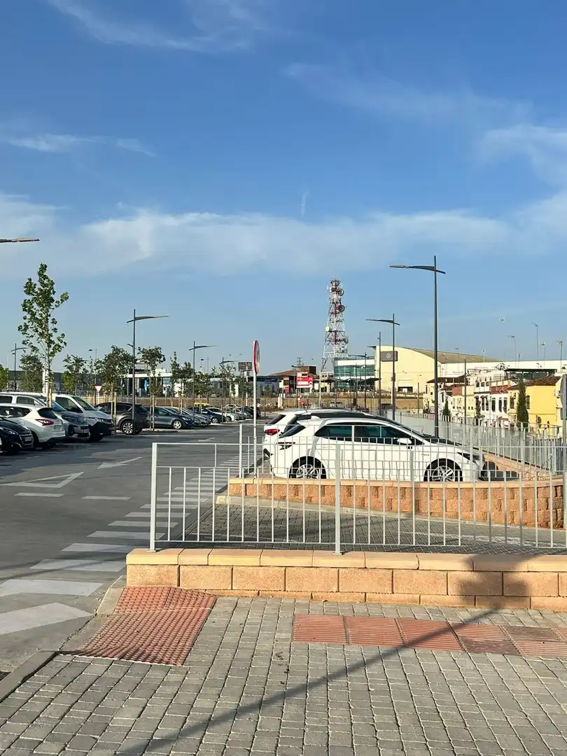 Aparcament de Casa adosada en venda en Alcalá de Guadaira amb Aire condicionat, Terrassa i Traster
