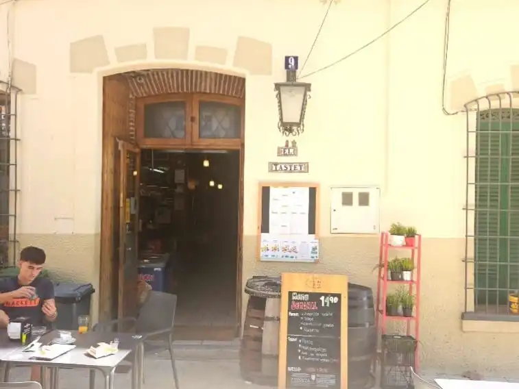 Local comercial en traspàs a Plaça Ocata 9