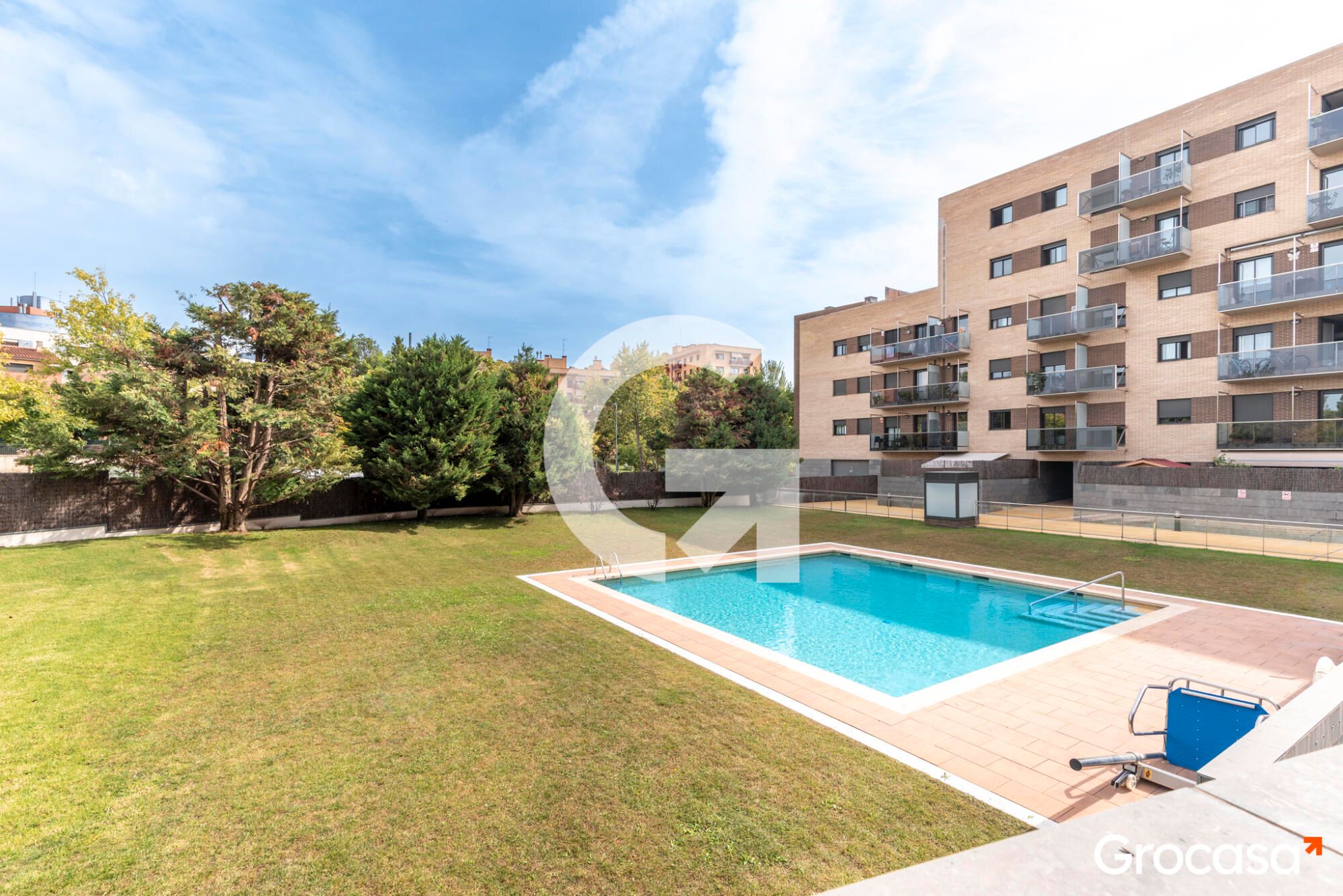 Swimming pool of Flat for sale in Sabadell  with Air Conditioner, Heating and Terrace