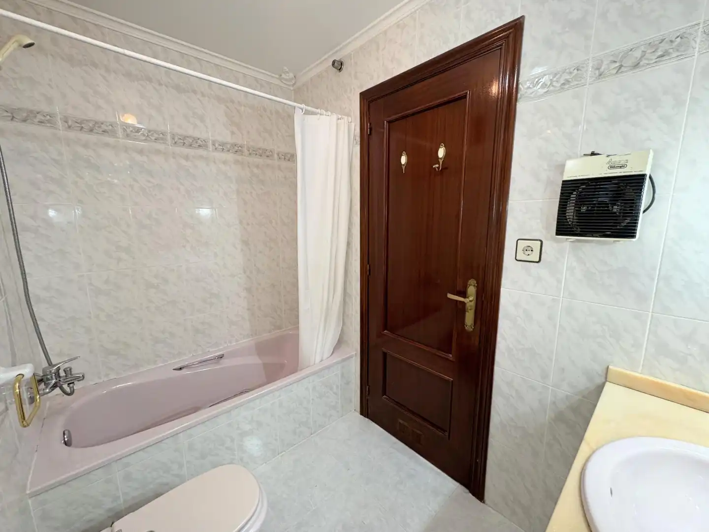 Baño de Piso en venta en Mieres (Asturias) con Calefacción, Amueblado y Balcón