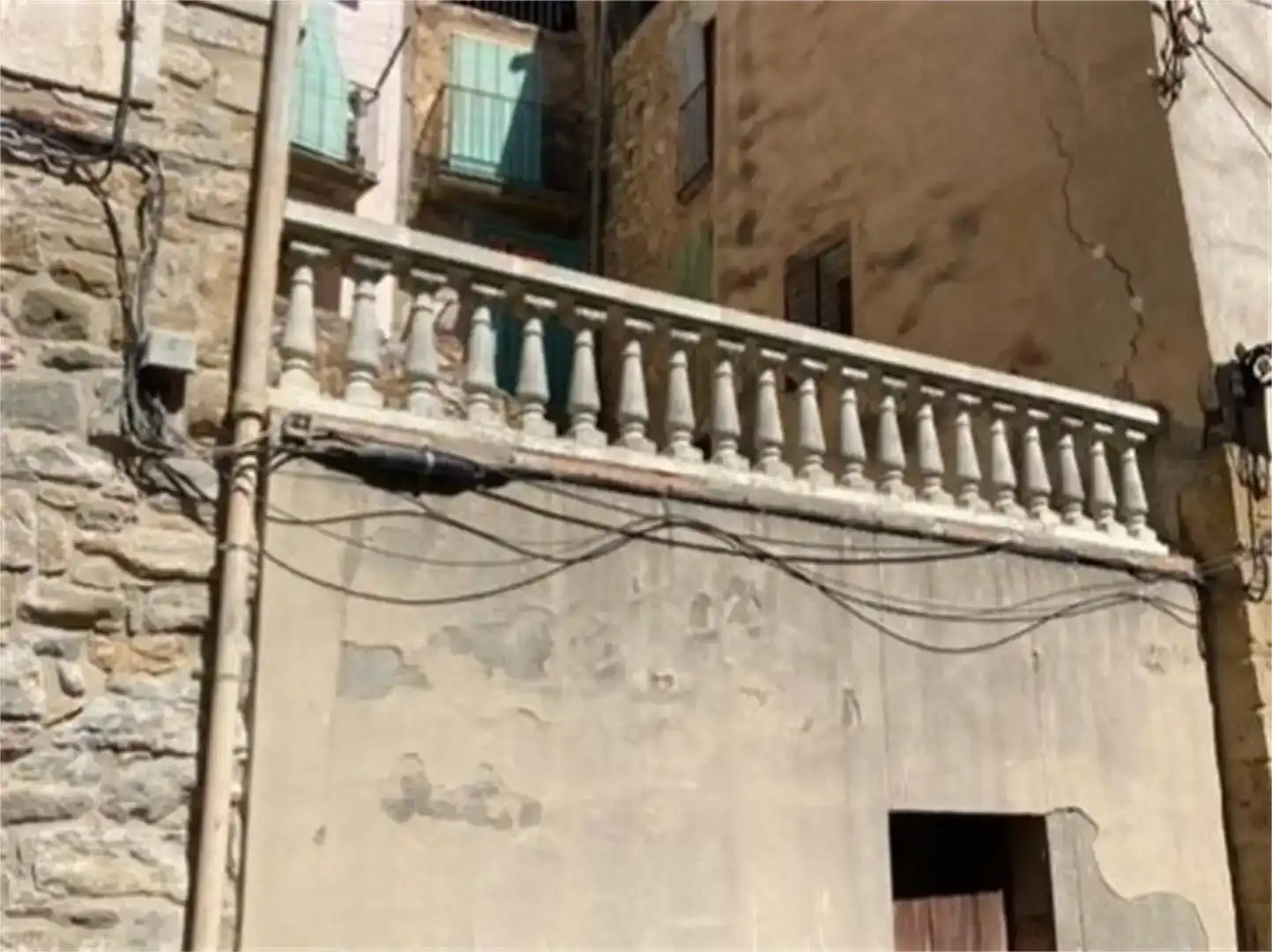 Vista exterior de Casa adosada en venda en Vilanova de Meià amb Balcó