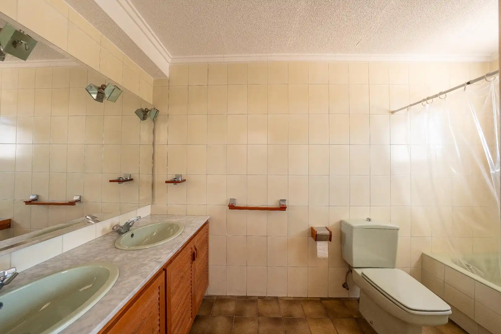 Bany de Casa o xalet en venda en Elche / Elx amb Jardí privat, Terrassa i Piscina