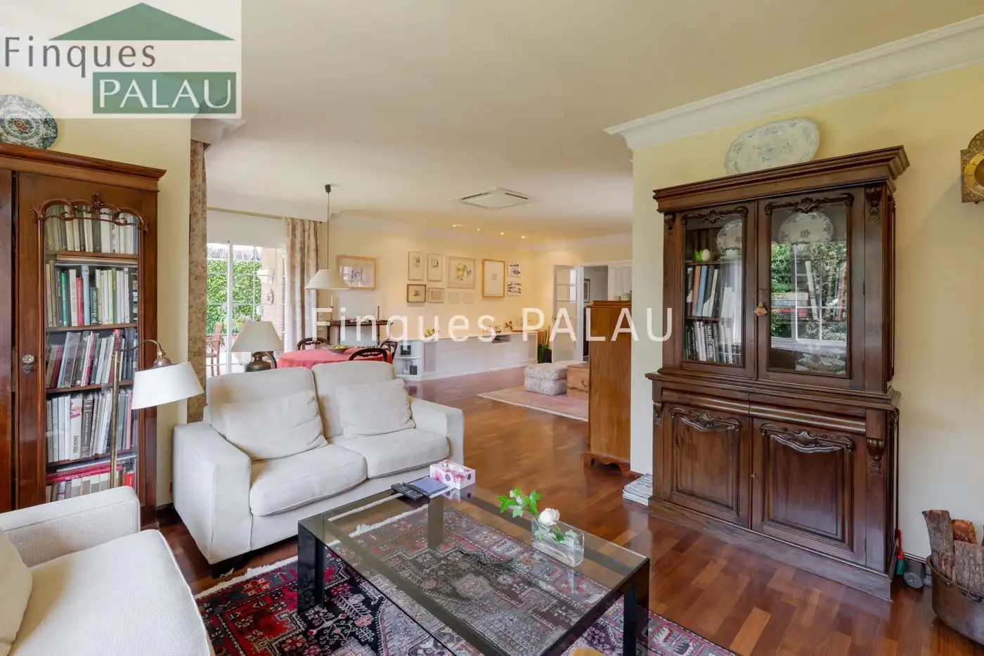 Sala d'estar de Casa o xalet en venda en Sant Just Desvern amb Aire condicionat, Calefacció i Jardí privat