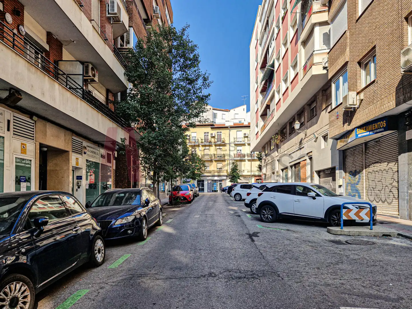 Außenansicht von Garage zum Verkauf in Madrid
