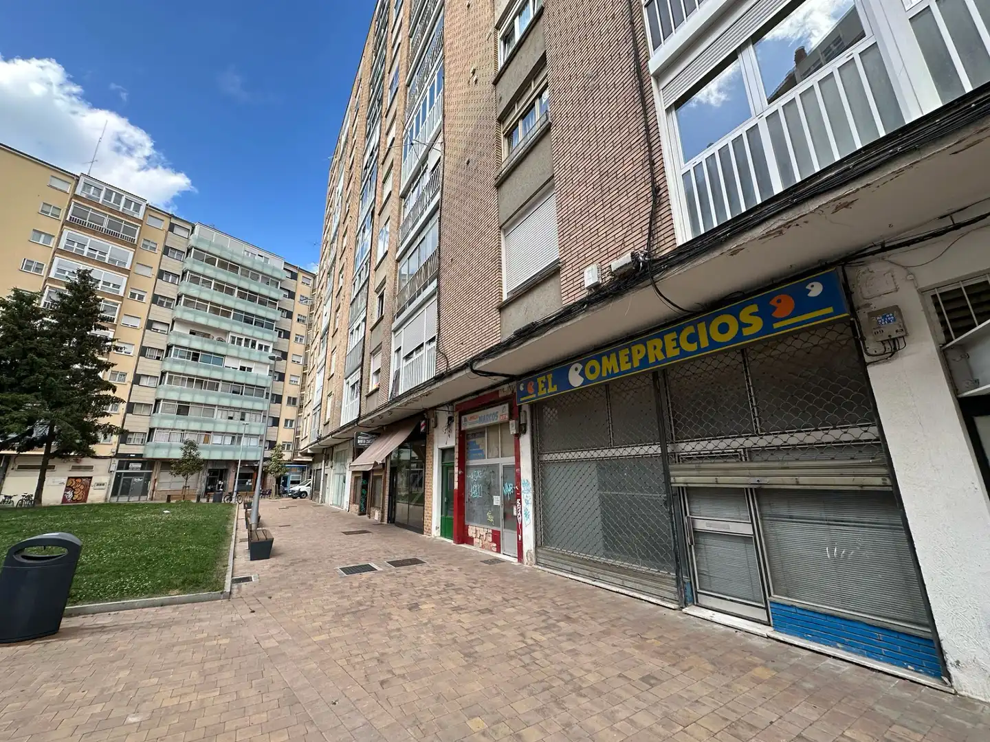 Vista exterior de Local en venta en Burgos
