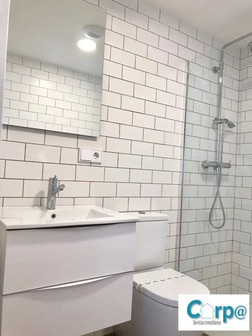 Baño de Piso de alquiler en  Pamplona / Iruña con Calefacción, Terraza y Amueblado