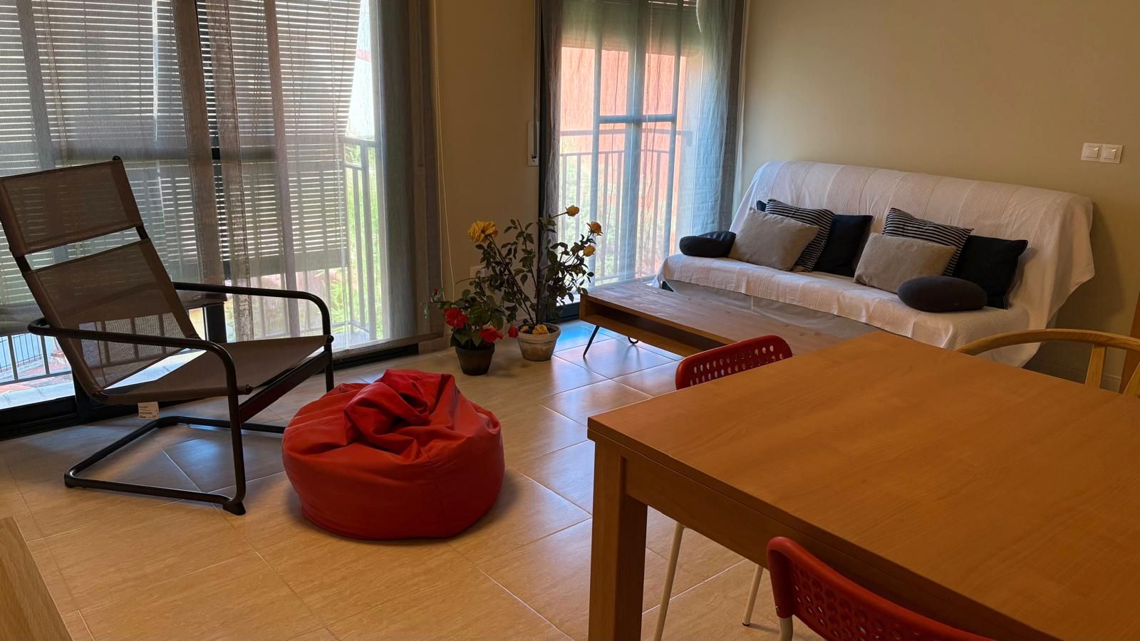 Sala d'estar de Apartament en venda en Palamós amb Terrassa, Moblat i Forn