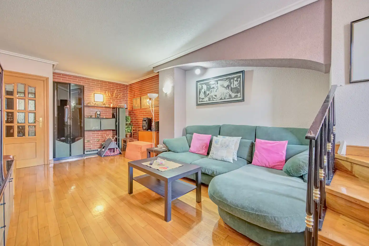 Living room of Flat for sale in Puente la Reina / Gares  with Heating, Parquet flooring and Terrace