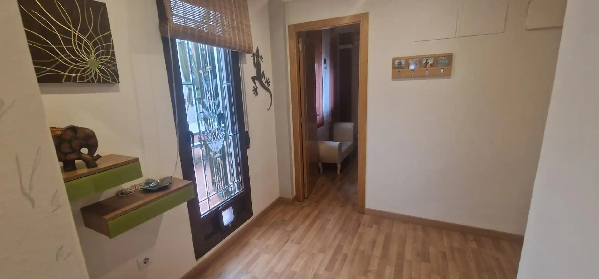 Erdgeschoss zum Verkauf in Xirivella mit Klimaanlage, Terrasse und Abstellraum