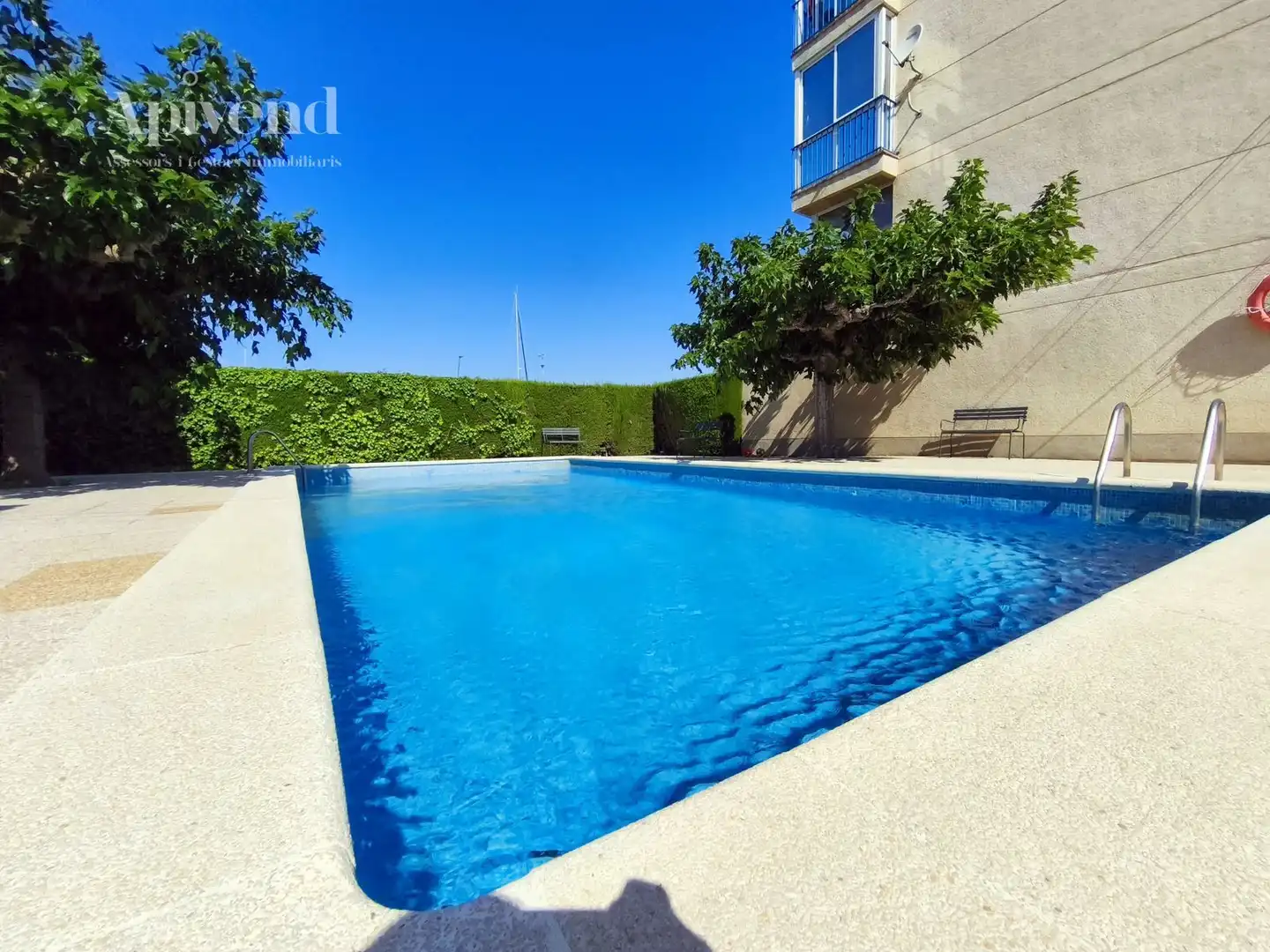 Schwimmbecken von Wohnung zum Verkauf in Roses mit Klimaanlage, Heizung und Terrasse