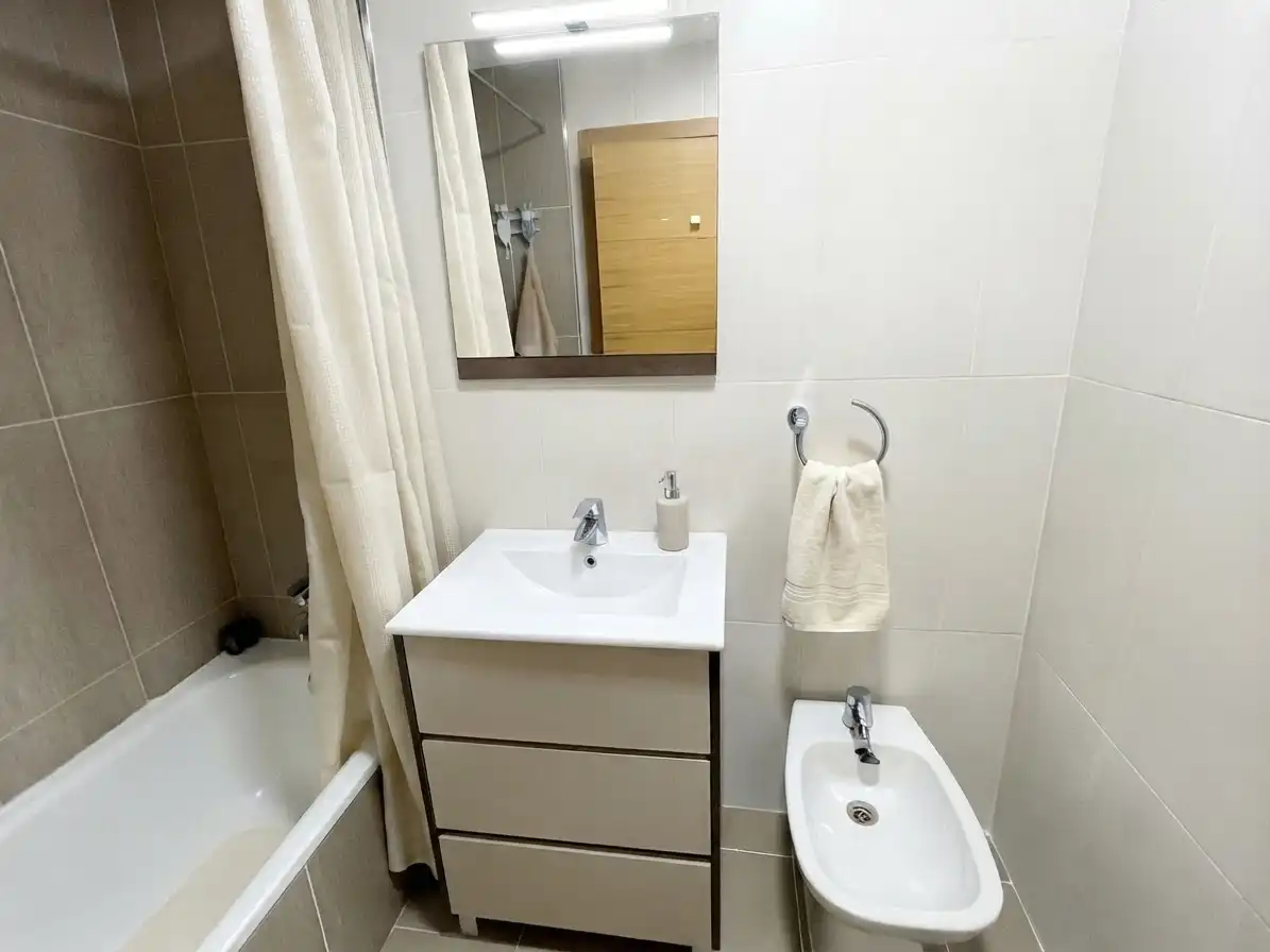 Baño de Piso en venta en Torrox con Terraza, Amueblado y Piscina comunitaria