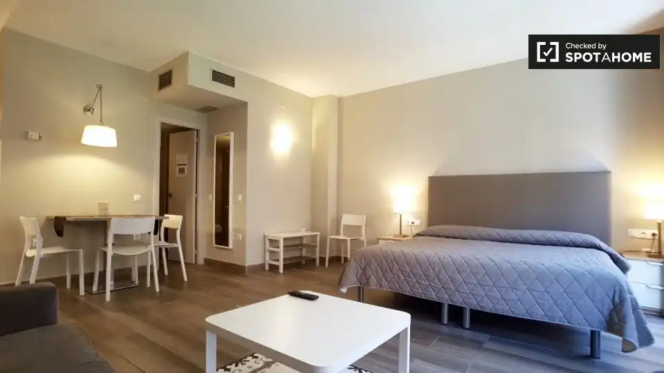 Habitación de Estudio para compartir en Barcelona con Aire acondicionado y Terraza