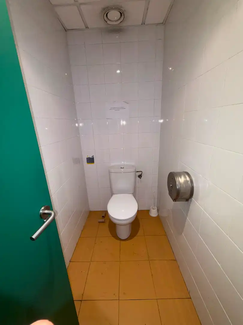 Bany de Local de lloguer en Valladolid amb Aire condicionat