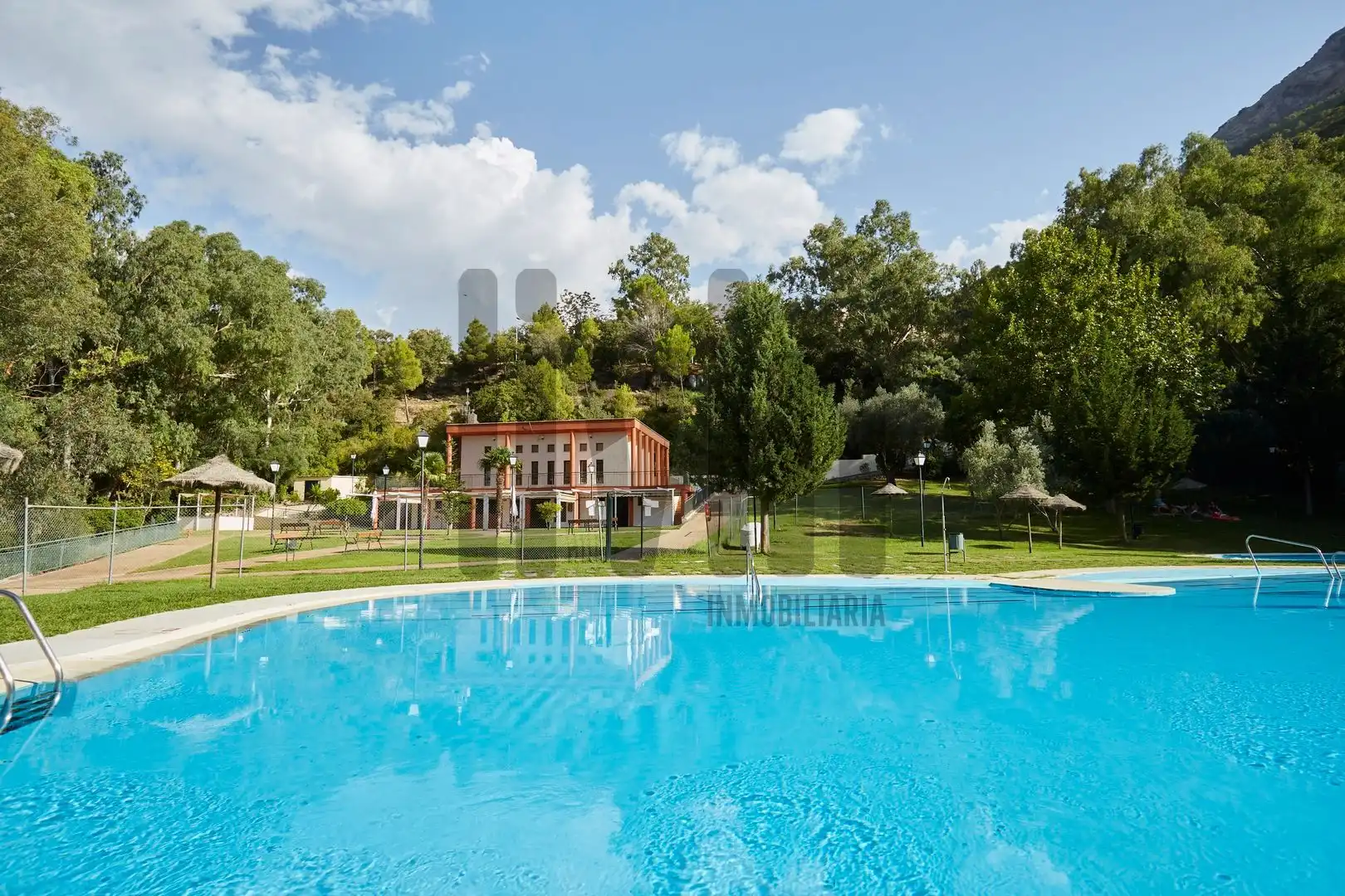 Swimming pool of Houses for sale in Jaén  with Air Conditioner, Heating and Terrace